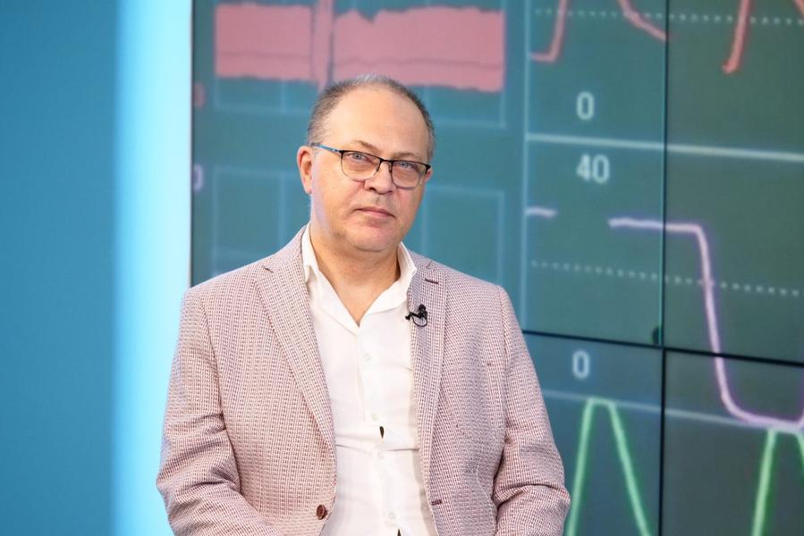 Dr. Andrei Lazăr, chirurg plastician şi estetician, discuție despre intervențiile „mommy makeover”. Ce sunt firele de lifting și de ce sunt atât de căutate de femeile din întreaga lume? – VIDEO