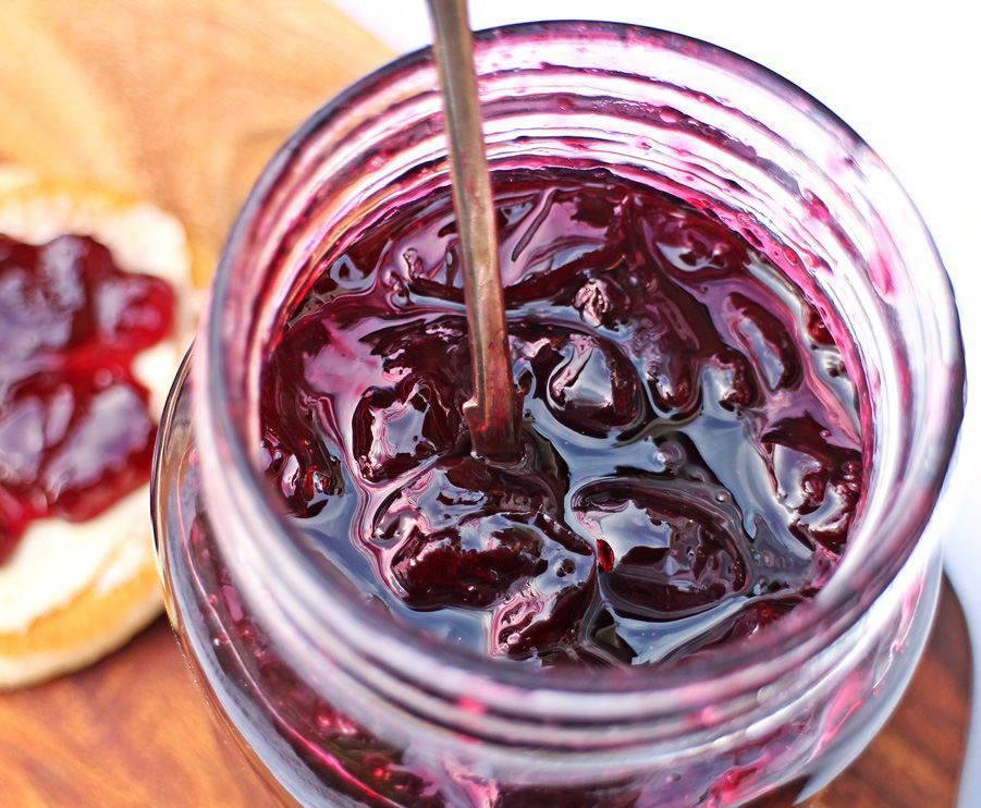 Dulceață de cireșe amare, deliciul perfect pentru iarnă. Rețeta bunicii pentru o dulceață aromată