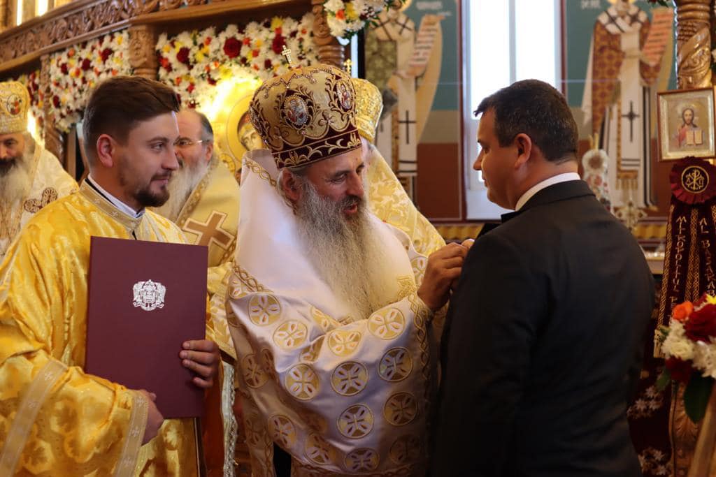 Aflat la Chișinău, președintele PMP, Eugen Tomac a primit distincția Ordinul “Maica Domnului Rugătoarea”