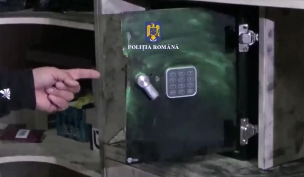 Fosta soţie a unui om de afaceri din Buzău şi noul ei iubit au furat un seif din casa fostului soţ. Ce sumă au găsit în interior cei doi