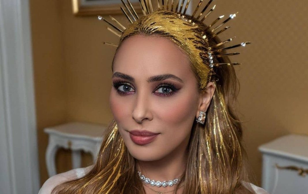 Iulia Vântur face furori pe Facebook și se bucură din plin de succes. Cu cine s-a iubit vedeta înainte să-l cunoască pe Salman Khan