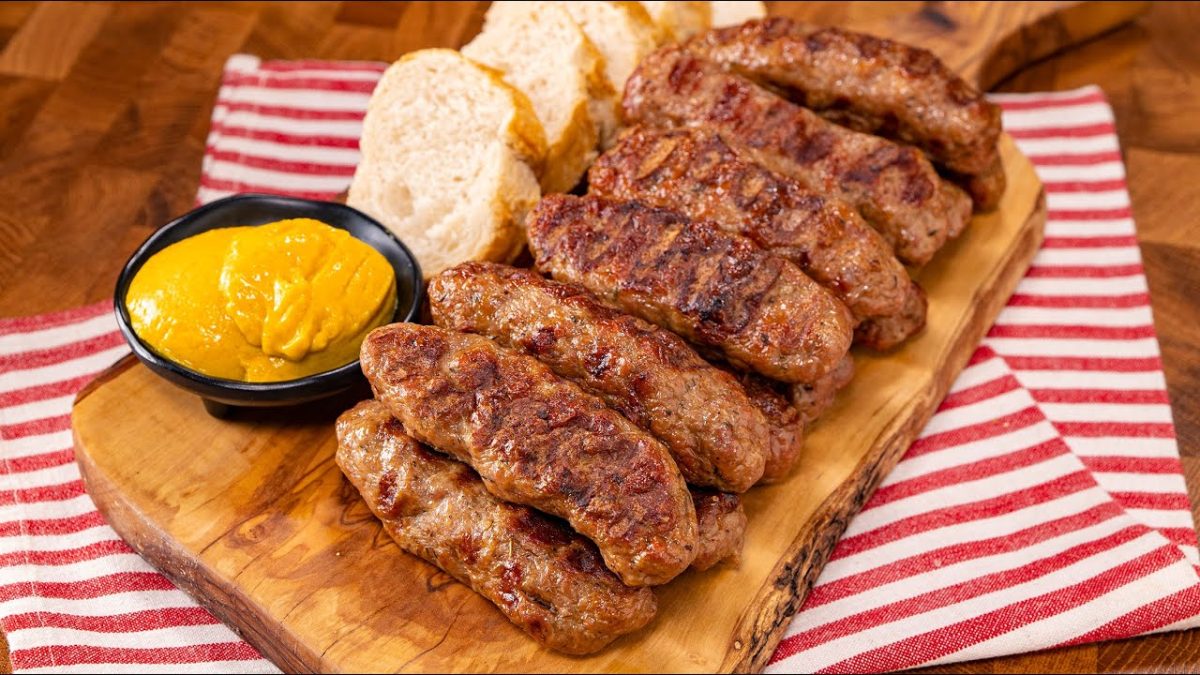 Mici la cuptor. Ce tip de carne să alegi pentru o cină copioasă