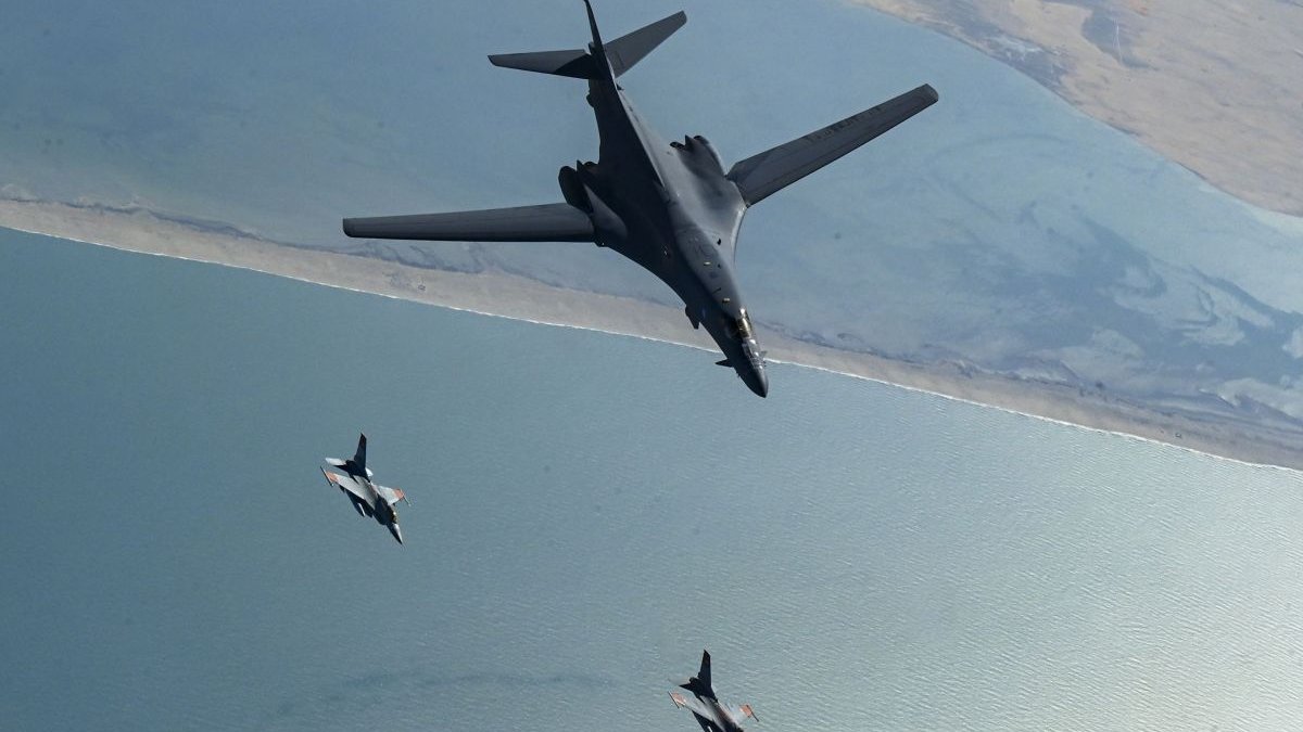 NATO organizează exerciții de descurajare nucleară. SUA au plasat arme nucleare în patru state