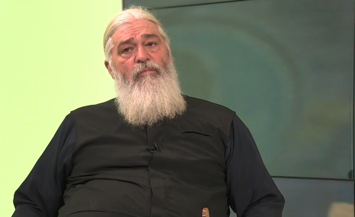 Părintele Calistrat Chifan, despre alegerea sfântului protector al casei: „Te rogi la sfântul ăla, ai aprins căndeluța, îi pui icoana, îi faci acatistul și Dumnezeu te ajută” – VIDEO