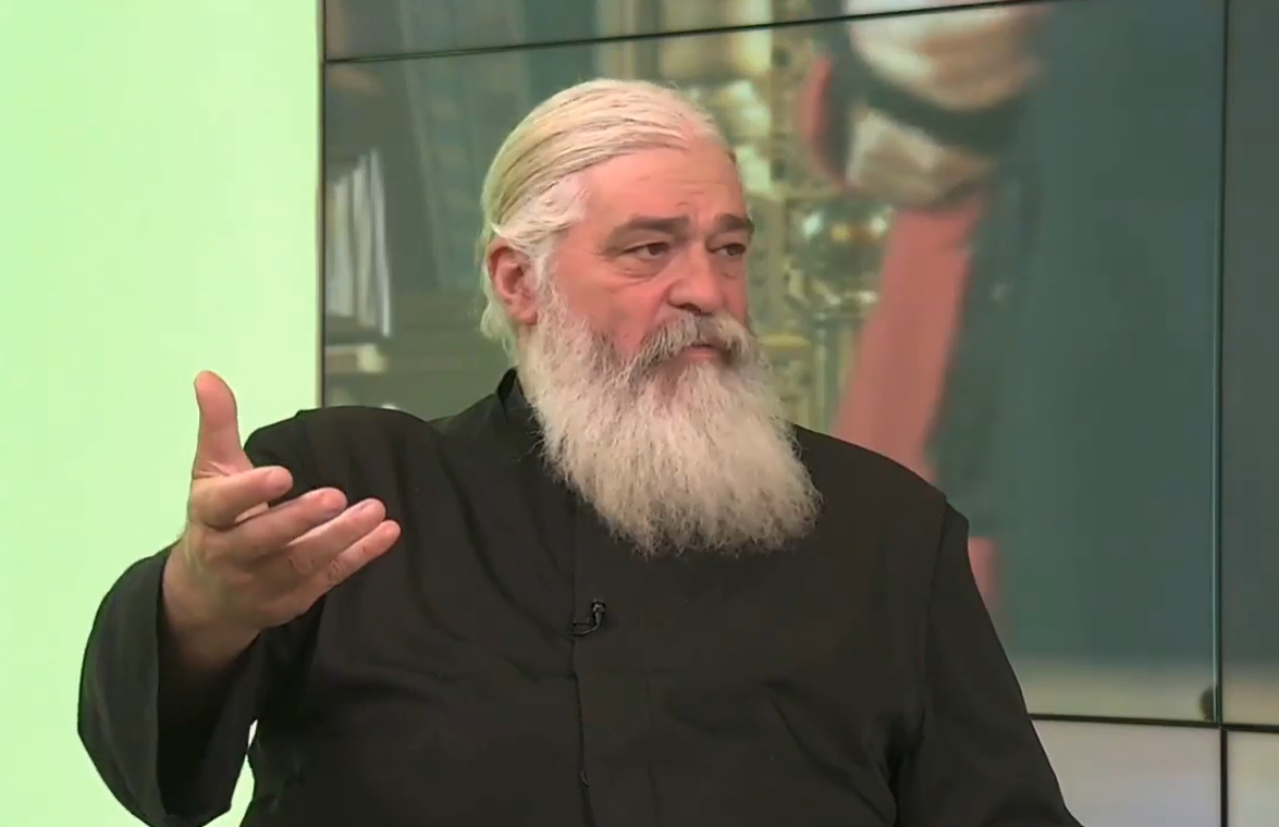 Părintele Calistrat Chifan, despre blestemul Sfintei Cuvioase Parascheva: „Nimeni nu are voie să umble la aceste moaște sau să ia din ele” – VIDEO