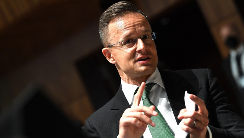 După modelul lui Péter Szijjártó, politicienii din România ar trebui să lupte pentru drepturile si interesele țării și românilor