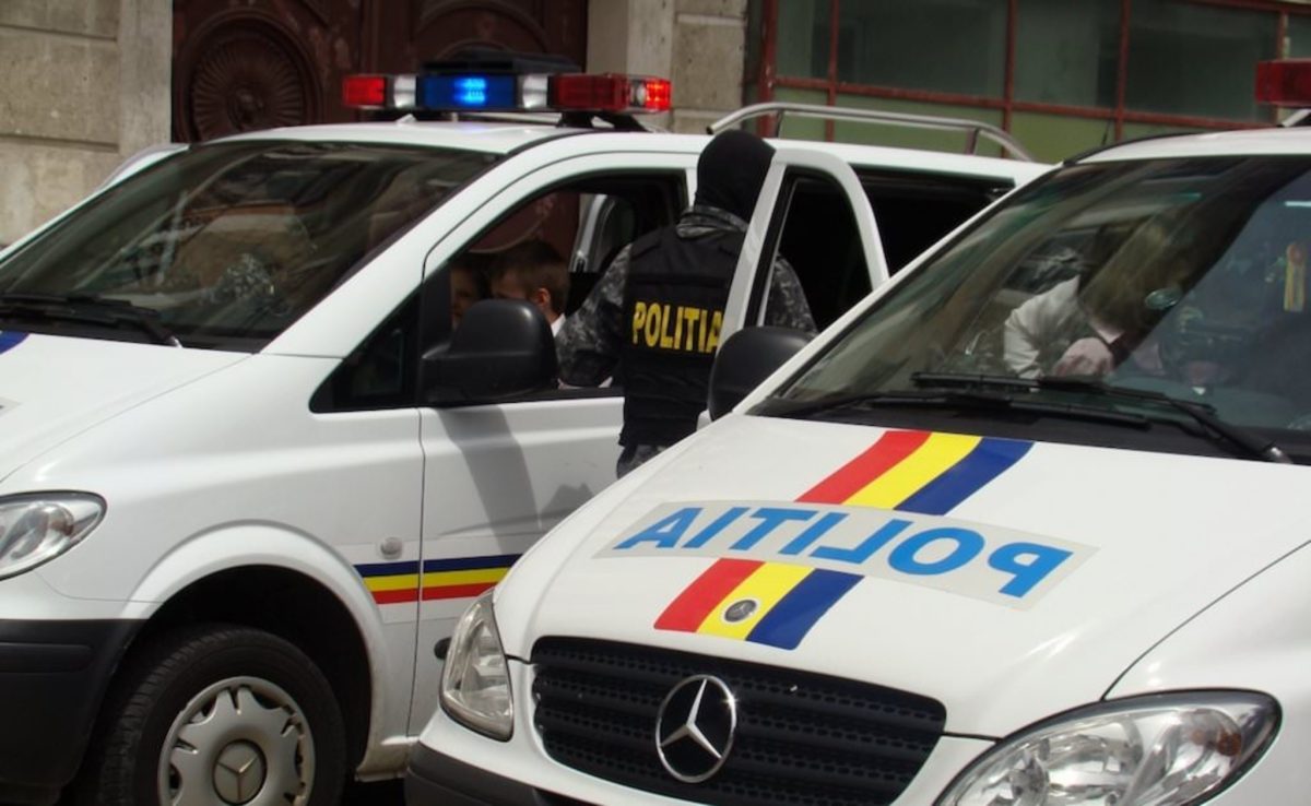 Zece persoane au fost reținute după ce s-au bătut cu răngi și topoare în Sibiu