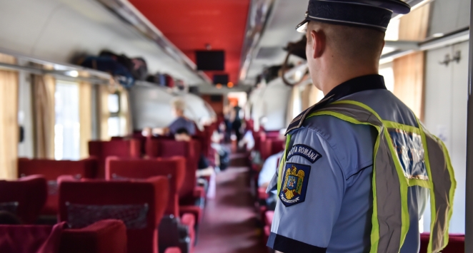 Cruzime fără margini din partea unui polițist: și-ar fi bătut cei doi copii vitregi, i-ar fi legat de un copac sau i-ar fi înfometat