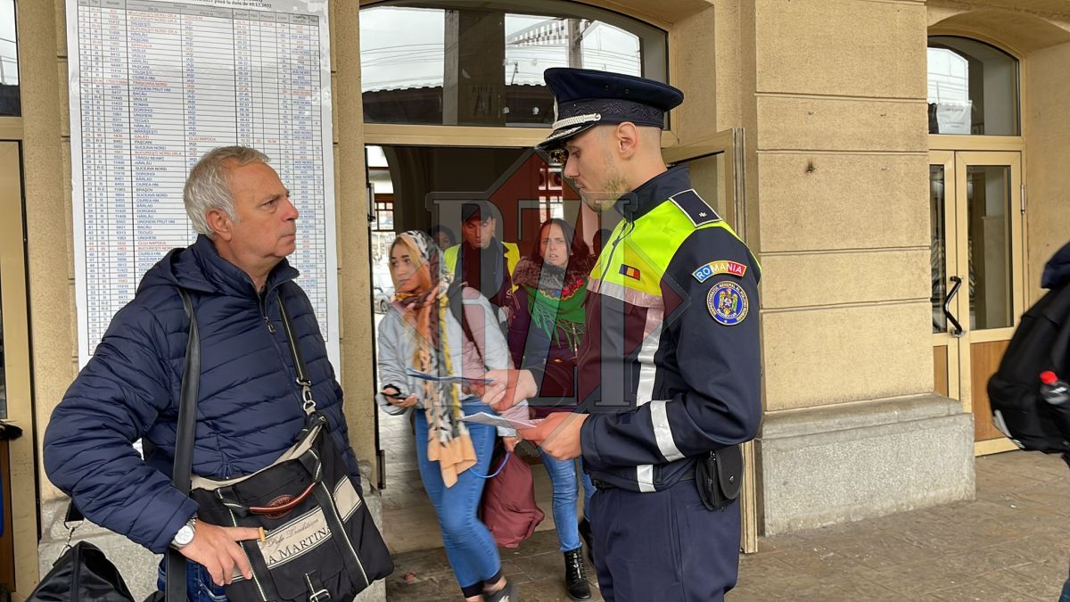 Poliţiştii ieşeni le transmit pelerinilor veniţi pentru moaştele Sf. Cuvioase Parascheva cum să fie în siguranţă pe durata Sărbătorilor Iaşului – GALERIE FOTO
