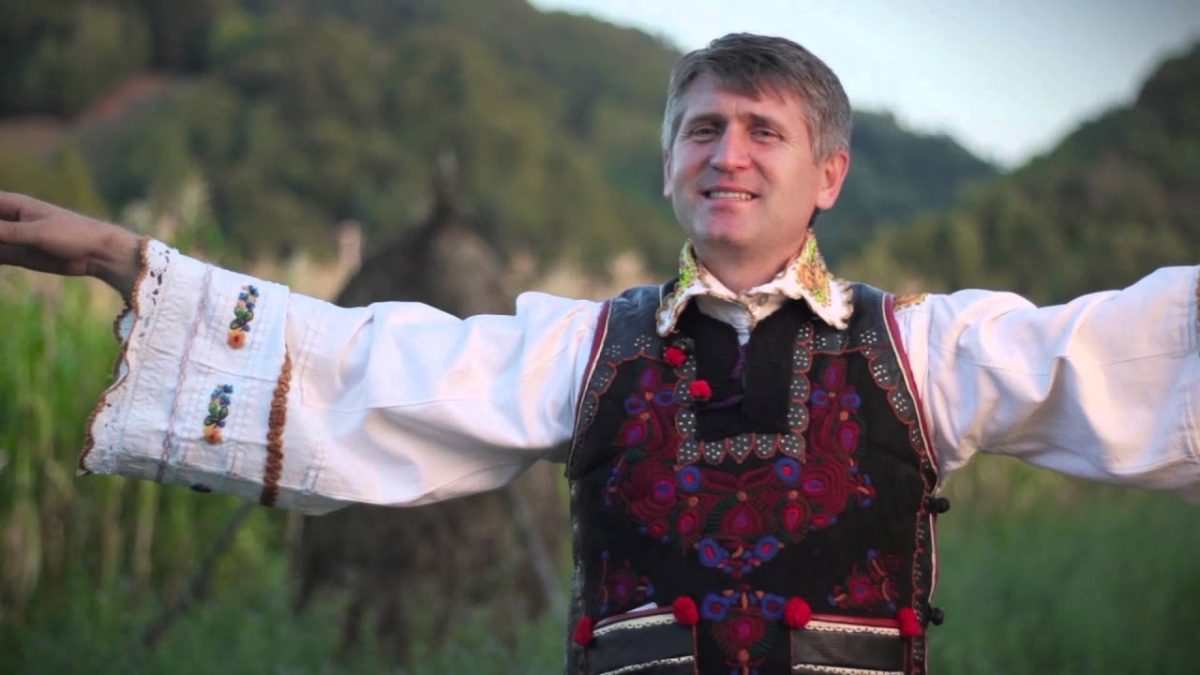 Cristian Pomohaci și-a cumpărat un bar și l-a transformat în biserică. Cum arată localul transformat în lăcaș de cult