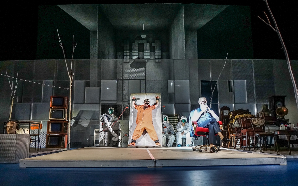 Premiera spectacolului „1984” deschide stagiunea Teatrului Național Iași, la Sala Mare – FOTO