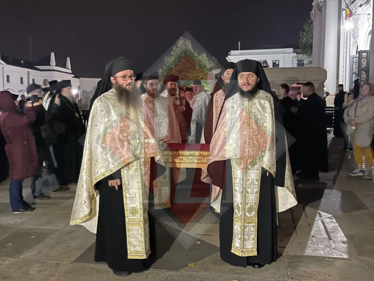 Moaștele Sfântului Cuvios Paisie de la Neamț au ajuns la Iași