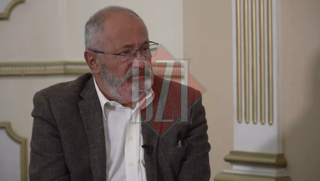 Jurnalistul-senior Sorin Roșca Stănescu, pentru BZI LIVE: „Desantul generalului cu patru stele Ciucă, la Bruxelles este misiune imposibilă…! Nu poate renegocia PNRR-ul… Nu-mi vine să cred…” – VIDEO