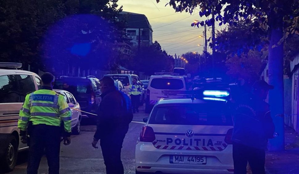 Străzi închise în Bucureşti, după ce un pacient a fugit de la Spitalul Obregia, a atacat câţiva oameni pe stradă şi s-a urcat pe acoperişul unei case