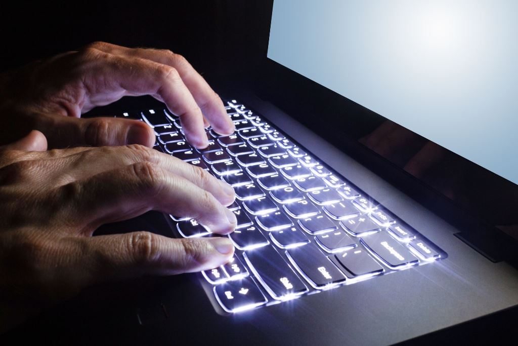 4 motive pentru care tastatura laptopului tău nu mai funcționează