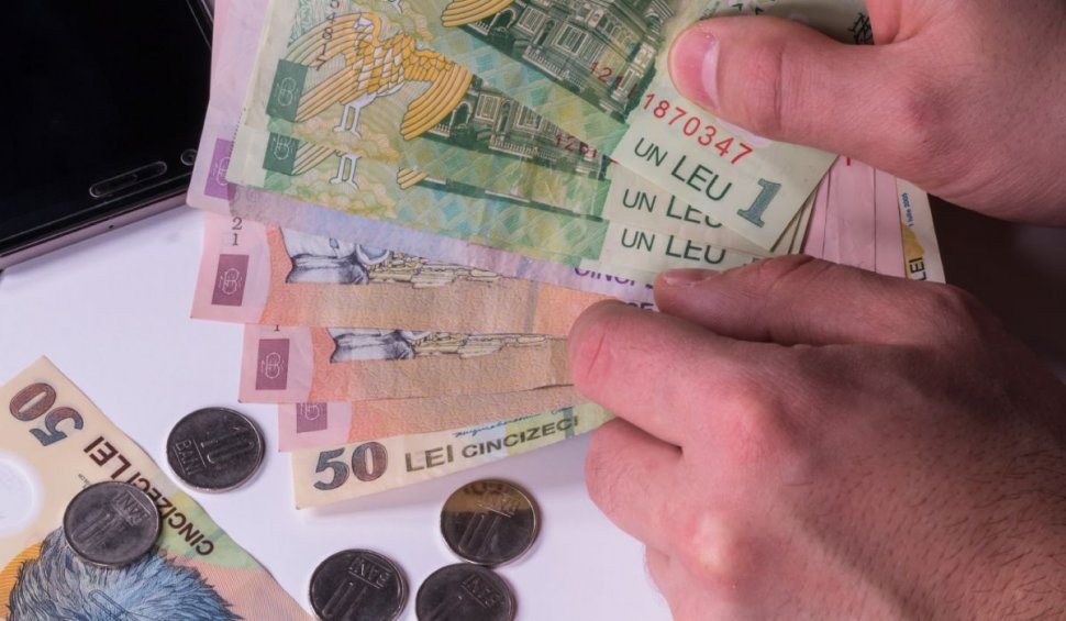 Cu cât vor fi majorate taxele în 2023? Câţi bani în plus vor primi românii?
