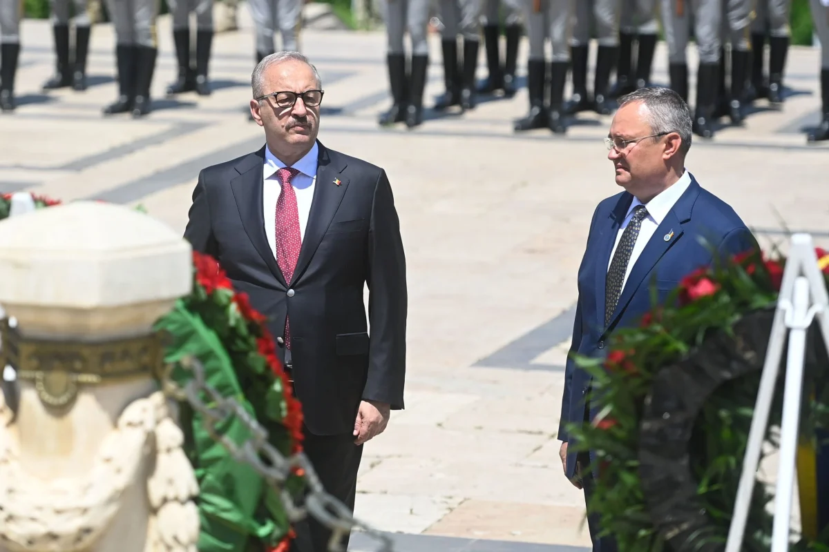 Ministrul Vasile Dîncu nu va fi remaniat, pentru moment. Ce a discutat cu premierul Nicolae Ciucă