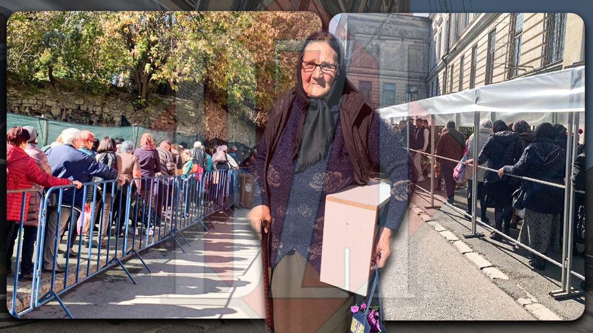 O vedeți? De câți ani credeți că vine să se roage la racla Sfintei Parascheva? „E o viață de om” – FOTO