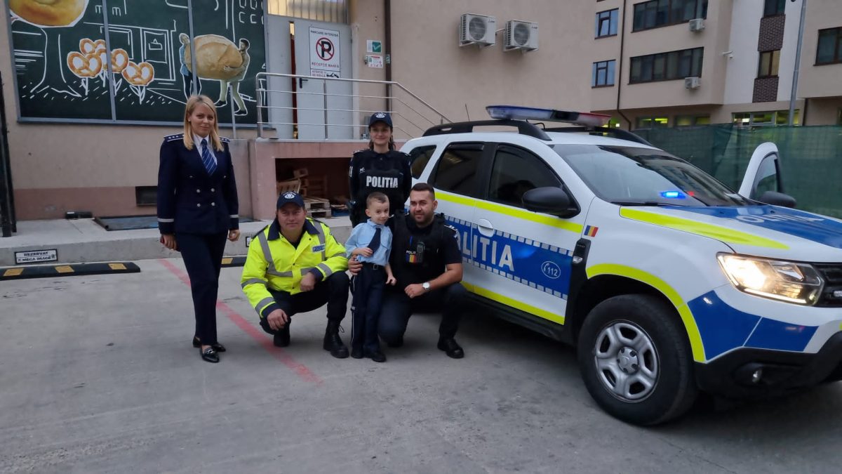 Robert, un copil de 5 ani din Lețcani, a fost vizitat de polițiști de ziua lui de naștere