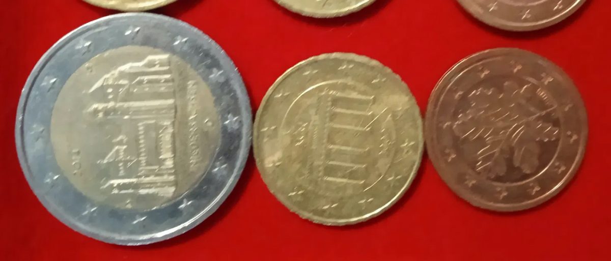Tu ai acasă așa ceva? Această monedă se vinde acum cu 500.000 de lei 