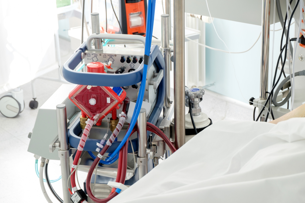 CENEMED – proiect implementat de UMF Iași, aduce o nouă premieră în regiunea de Nord-Est. Utilizarea ECMO pentru un pacient din Iași cu infarct miocardic acut și stop cardiac