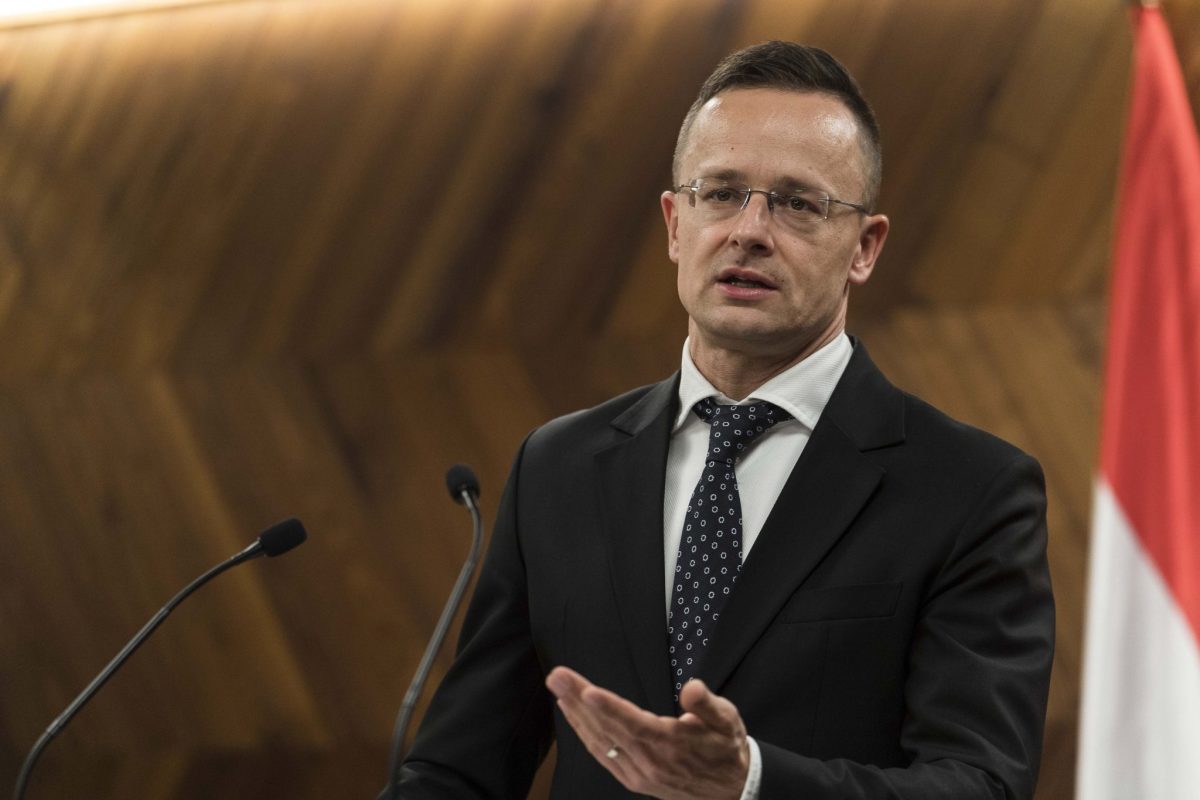 Şeful diplomaţiei ungare vrea pace cu Putin: „Trebuie depuse toate eforturile pentru a evita un conflict direct NATO-Rusia”