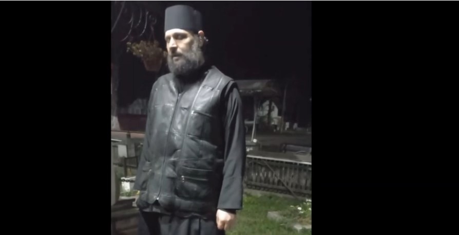Pr. Gherasim a fost dat afară de la mânăstirea Golia și mânăstirea Vlădiceni. Consumă alcool și sărea la bătaie la enoriașii care veneau să se roage