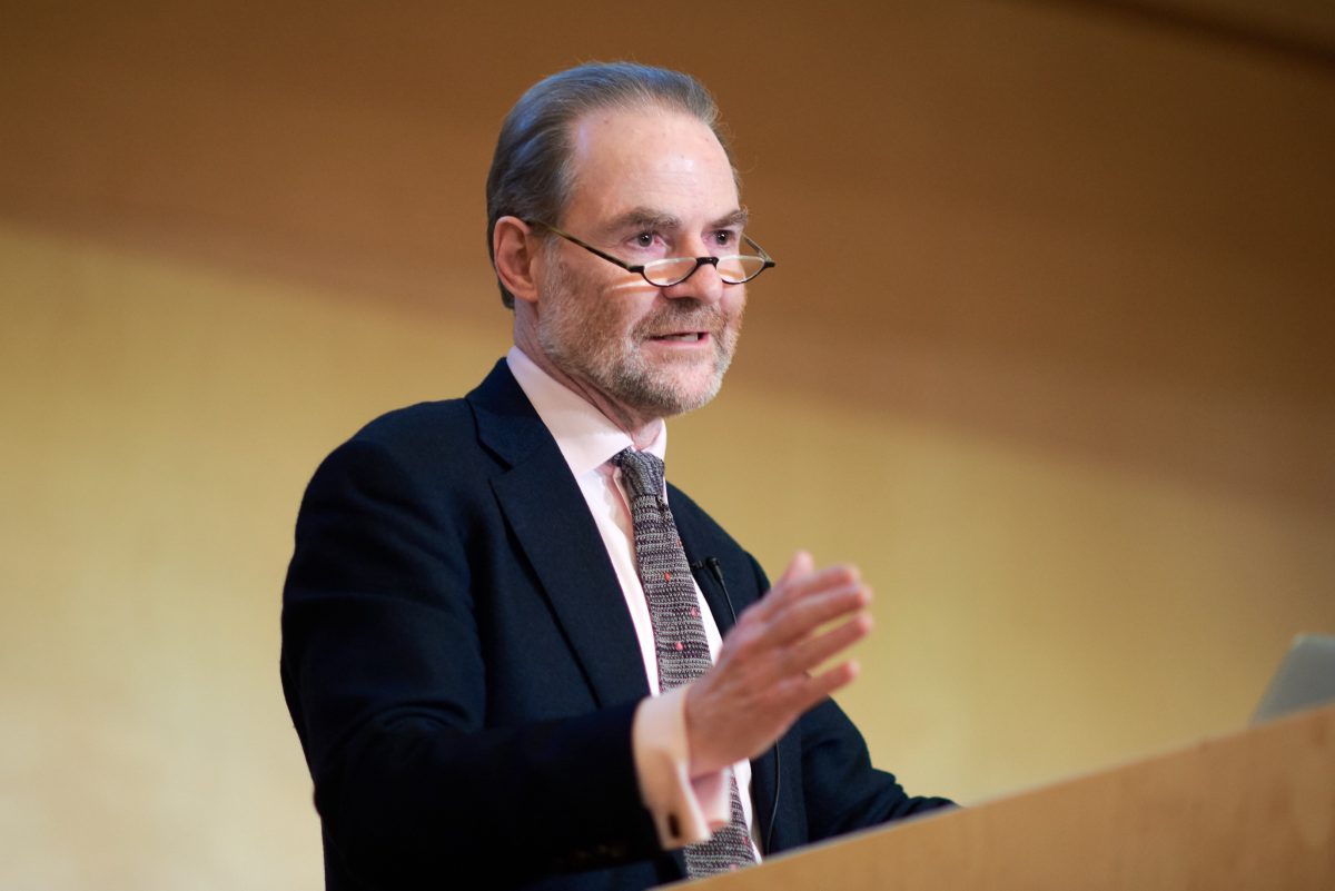 Istoricul britanic Timothy Garton Ash: „Pare pervers, chiar imoral să argumentezi că războiul e calea către pace”