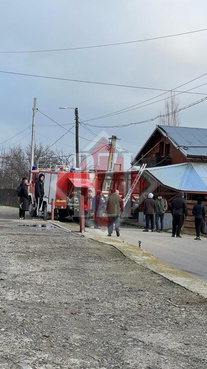 Incendiu la o casă din Scânteia. Pompierii acționează chiar în aceste momente (EXCLUSIV, FOTO, VIDEO)