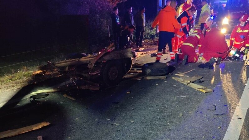 Accident rutier grav în judeţul Bihor. O maşină şi o căruţă s-au ciocnit, șase persoane au fost rănite, iar un copil este resusitat