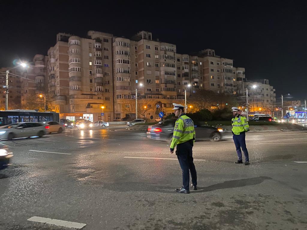Acțiune a polițiștilor ieșeni pentru verificarea legalității transportului rutier de persoane – FOTO/VIDEO