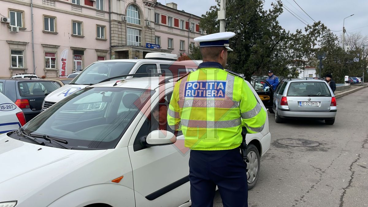 Poliţiştii rutieri ieşeni participă la o acţiune de prevenire a accidentelor rutiere