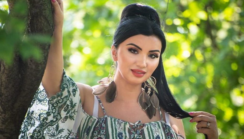 Adriana Bahmuțeanu, în ipostaze inedite pe Facebook. Vedeta este pregătită să se reinventeze pe plan profesional