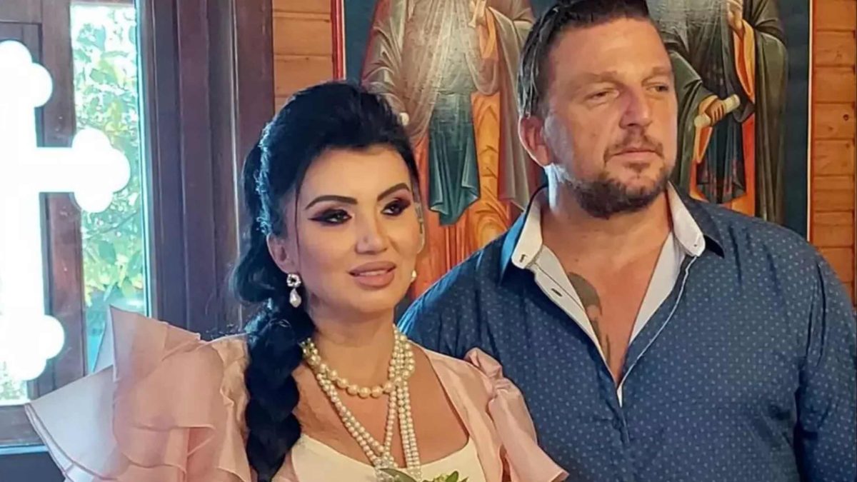 Adriana Bahmuțeanu anunță că va fi gravidă la nuntă. Cine vor fi nașii cuplului