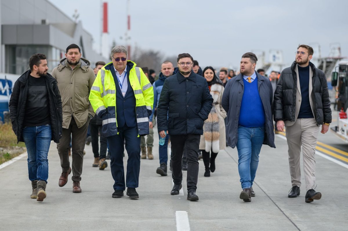 Peste 70 de tineri în vizită pe șantierul de la Aeroportul Iași – FOTO