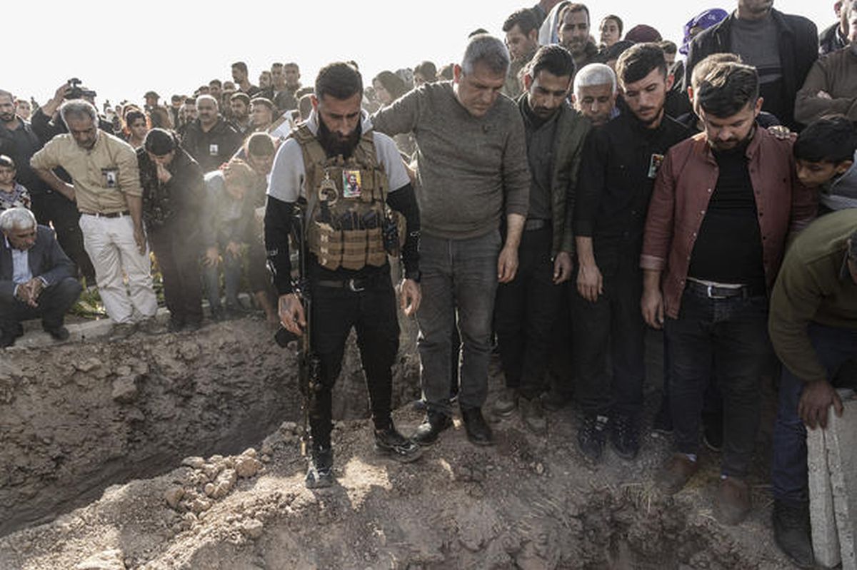 Turcia a atacat o bază din Siria folosită de kurzi şi de SUA. Cel puțin două persoane au fost ucise