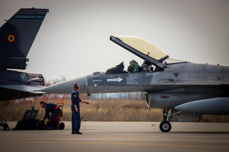 România a semnat contractul de cumpărare a 32 de avioane de luptă second-hand F-16 din Norvegia