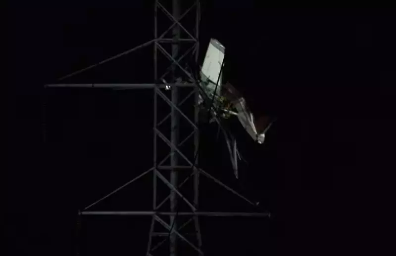 Accident aviatic în Washington. Un avion de mici dimensiuni s-a prăbușit peste liniile electrice de înaltă tensiune – VIDEO