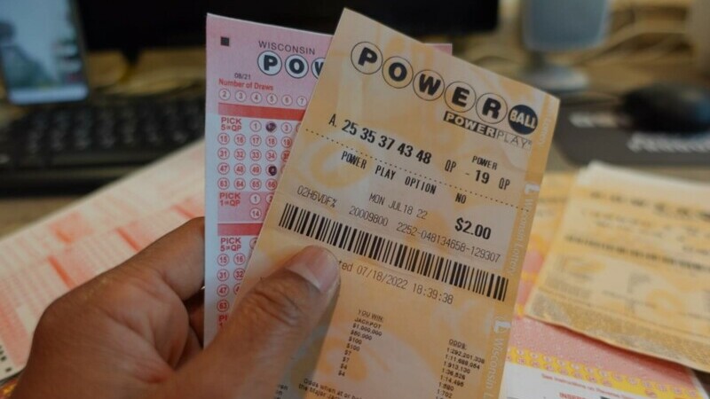 Record mondial. Un bărbat din California a câștigat 2 miliarde de dolari la Loto