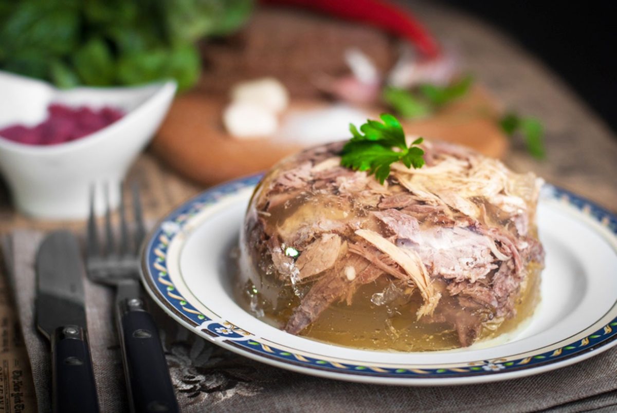 Cea mai bună piftie de porc. Rețeta bunicii pentru o mâncare tradițională savuroasă