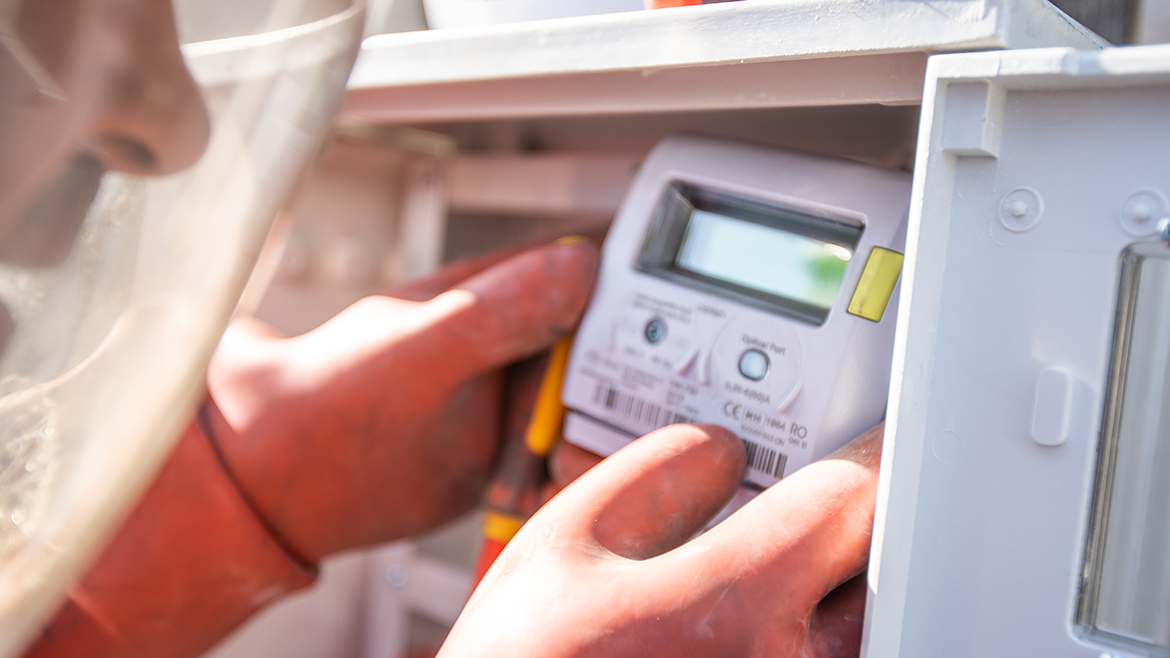 Toți consumatorii de energie electrică, obligați să suporte o parte din costurile instalării contoarelor inteligente