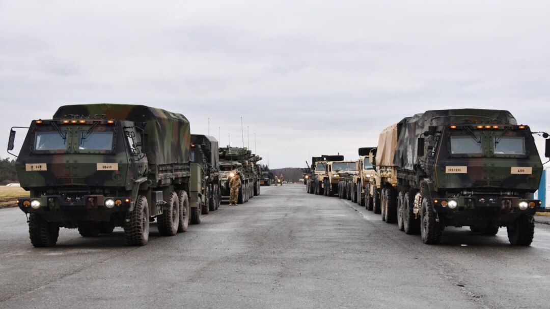 Un convoi militar a fost implicat într-un accident rutier. Cinci camioane s-au ciocnit, iar doi militari au ajuns la spital