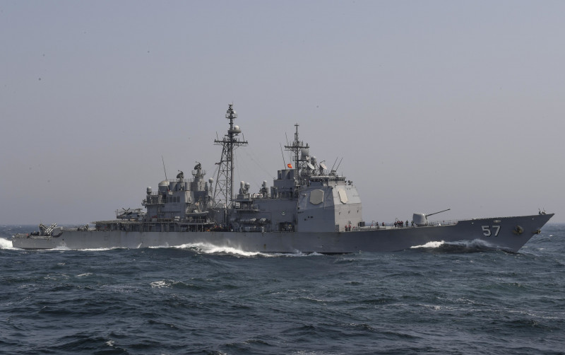 Armata chineză a anunţat că „a alungat” un crucişător american cu rachete ghidate din Marea Chinei de Sud