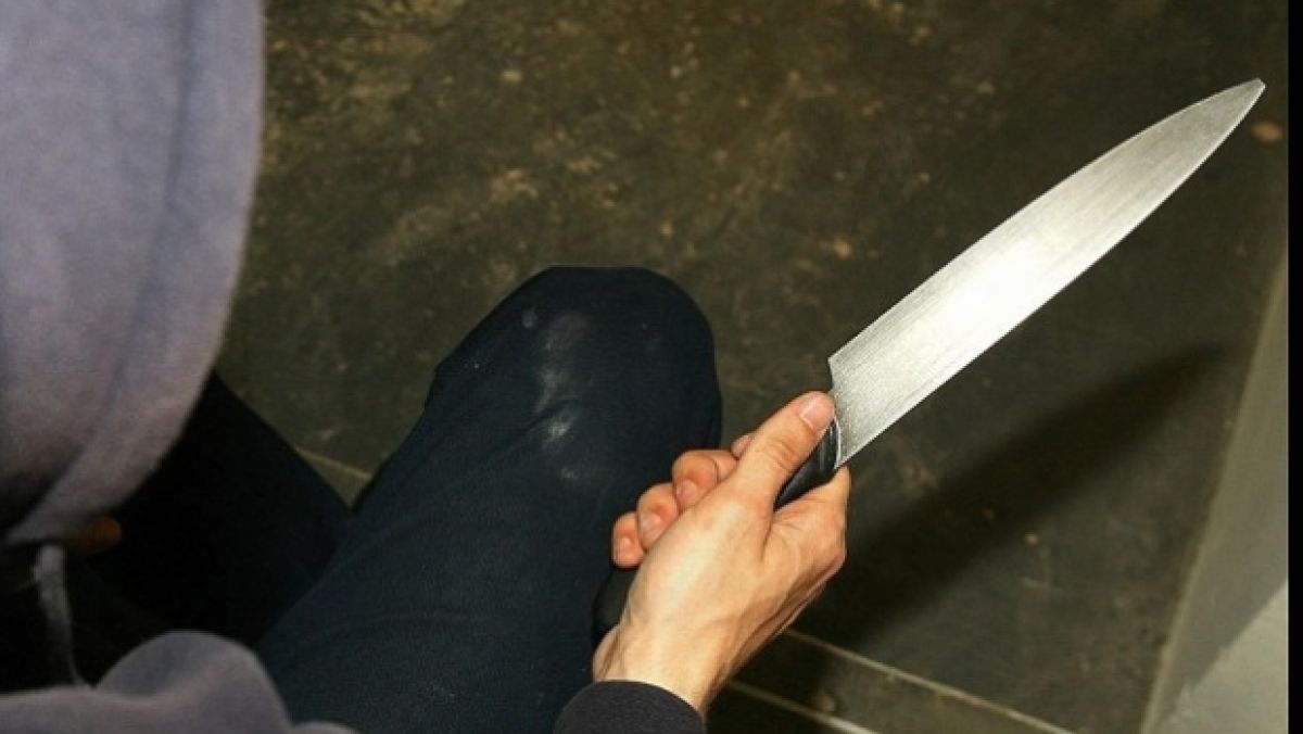 Elev de clasa a 8-a din Galați, înjunghiat de mai multe ori de un coleg, într-o pauză