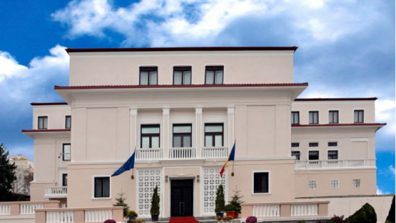Angajata de la Curtea de Conturi, reţinută după ce a prezentat o diplomă de licenţă falsă