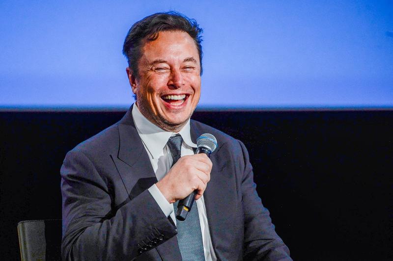 Probleme tot mai mari la Twitter. Marile companii au renunțat la publicitate din cauza comportamentului haotic al lui Elon Musk
