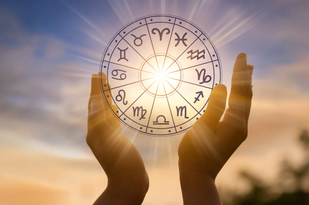 Horoscopul zilei de 7 noiembrie 2022. Nativii din zodia Scorpion se simt împliniți