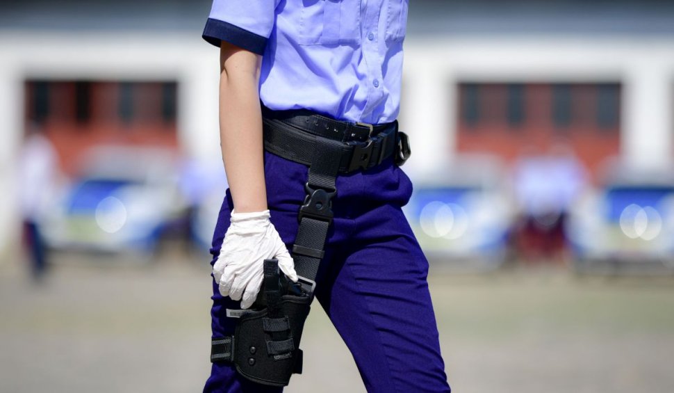 Un poliţist din Bucureşti și-a pierdut încărcătorul de pistol în prima zi de muncă. A fost găsit la groapa de gunoi, într-o pungă