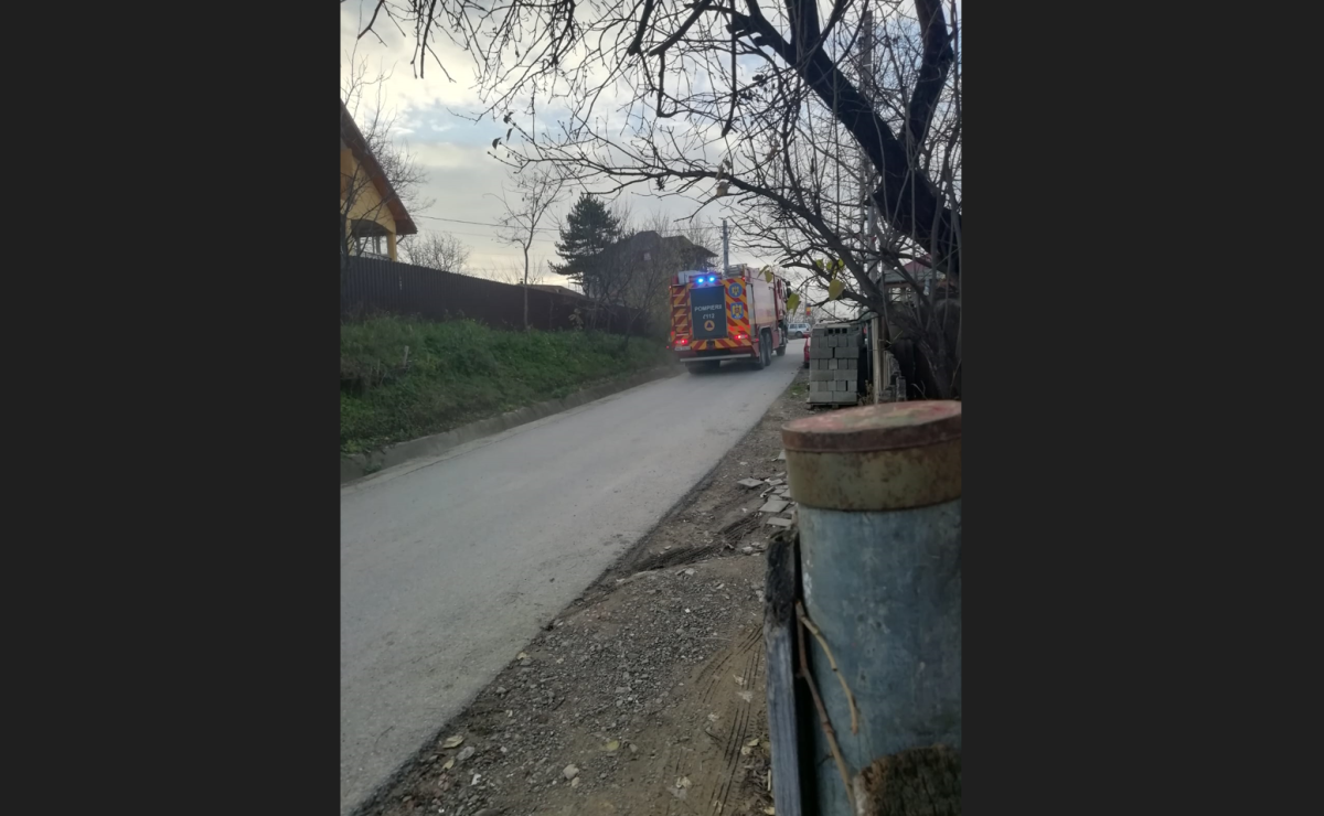 Incendiu la o casă din Mogoșești. Pompierii intervin în forță – EXCLUSIV, FOTO