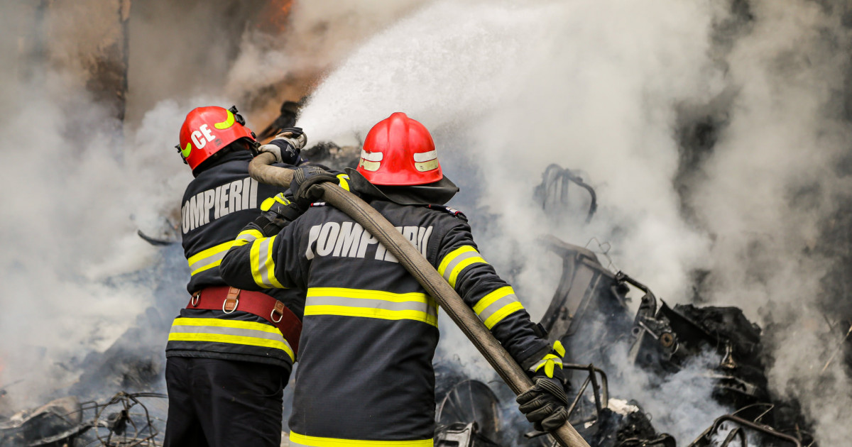 Incendiu la o casă din comuna Tomeşti. Pompierii ieşeni intervin în forţă – EXCLUSIV, UPDATE